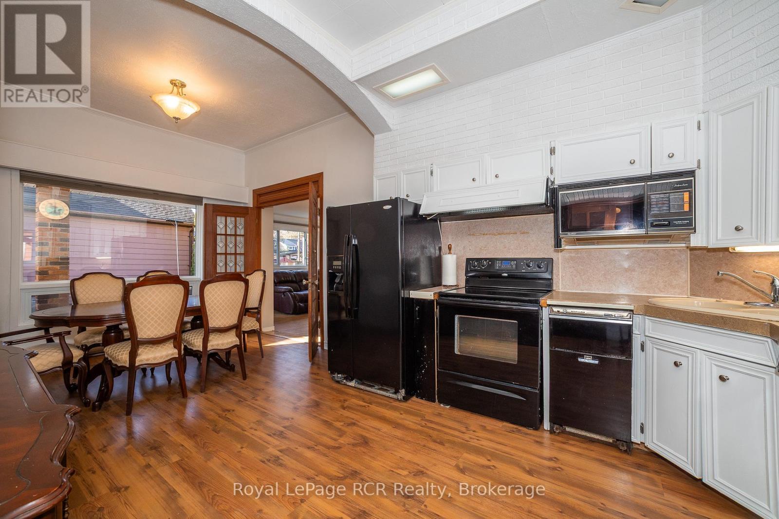 












838 6TH AVENUE W

,
Owen Sound,




Ontario
N4K5G2


