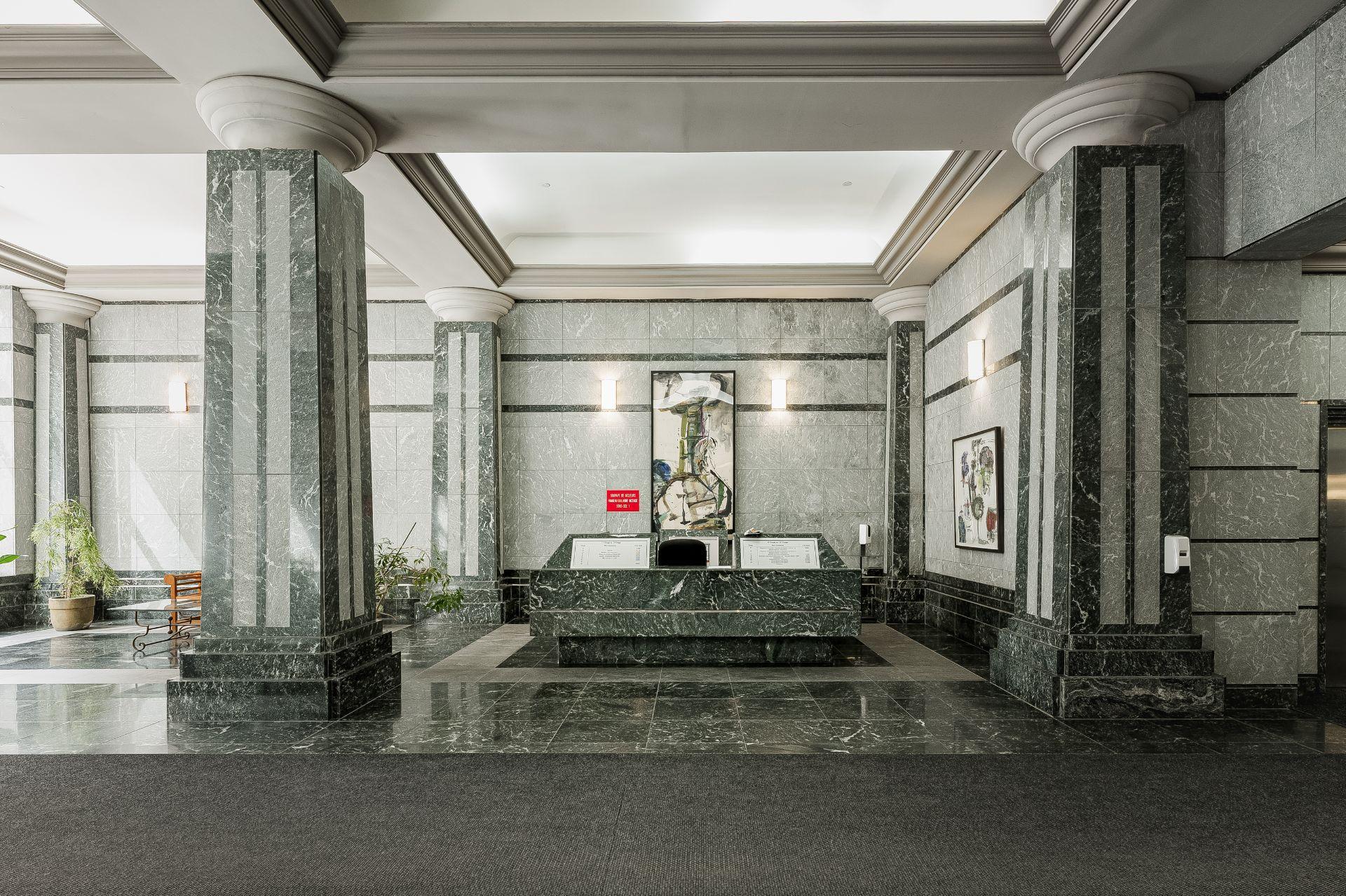 









215


Rue St-Jacques

, 700-1,
Montréal (Ville-Marie),




QC
H2Y1M6

