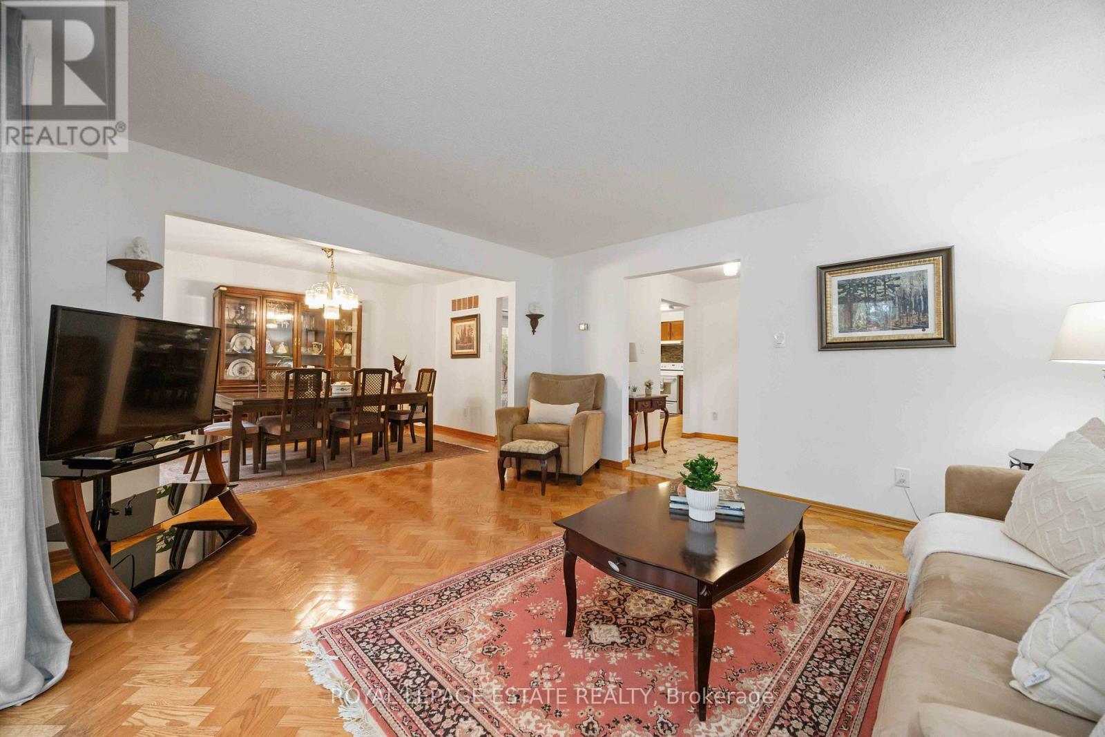 












124 GLEN SHIELDS AVENUE

,
Vaughan,




Ontario
L4K1T6

