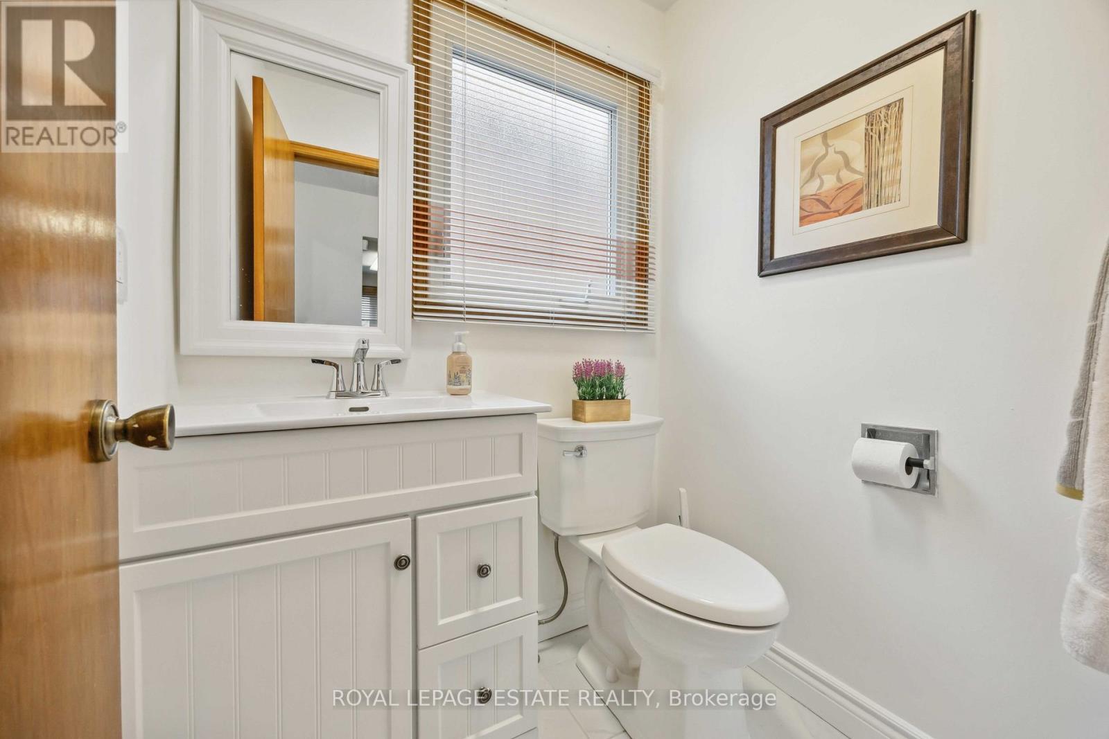 












124 GLEN SHIELDS AVENUE

,
Vaughan,




Ontario
L4K1T6

