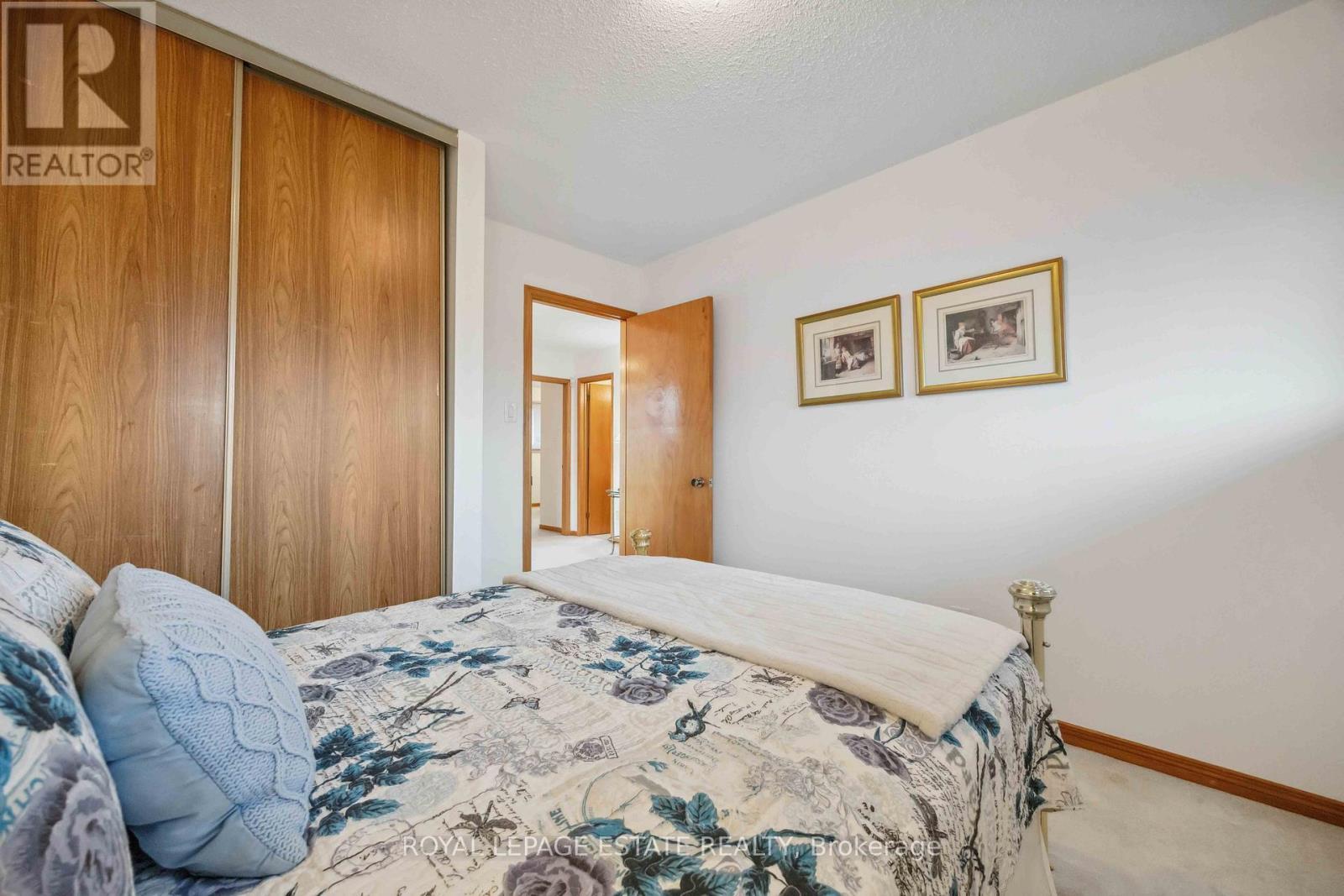 












124 GLEN SHIELDS AVENUE

,
Vaughan,




Ontario
L4K1T6

