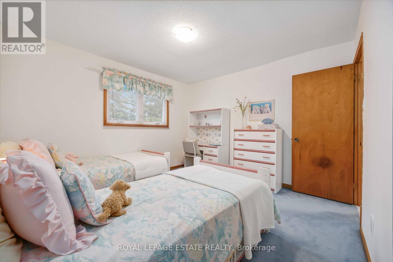 












124 GLEN SHIELDS AVENUE

,
Vaughan,




Ontario
L4K1T6

