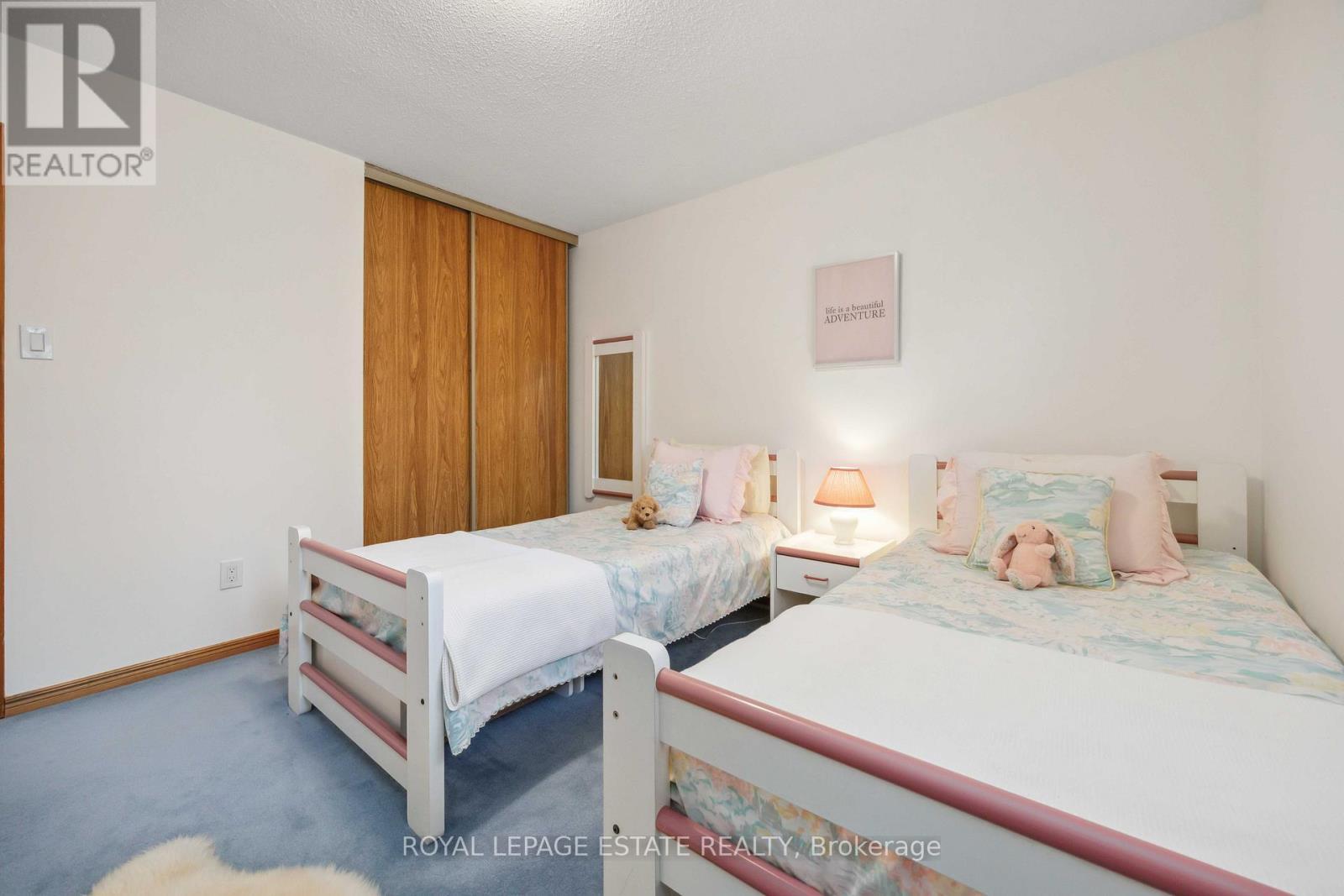 












124 GLEN SHIELDS AVENUE

,
Vaughan,




Ontario
L4K1T6

