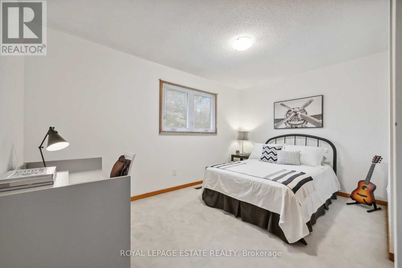 












124 GLEN SHIELDS AVENUE

,
Vaughan,




Ontario
L4K1T6

