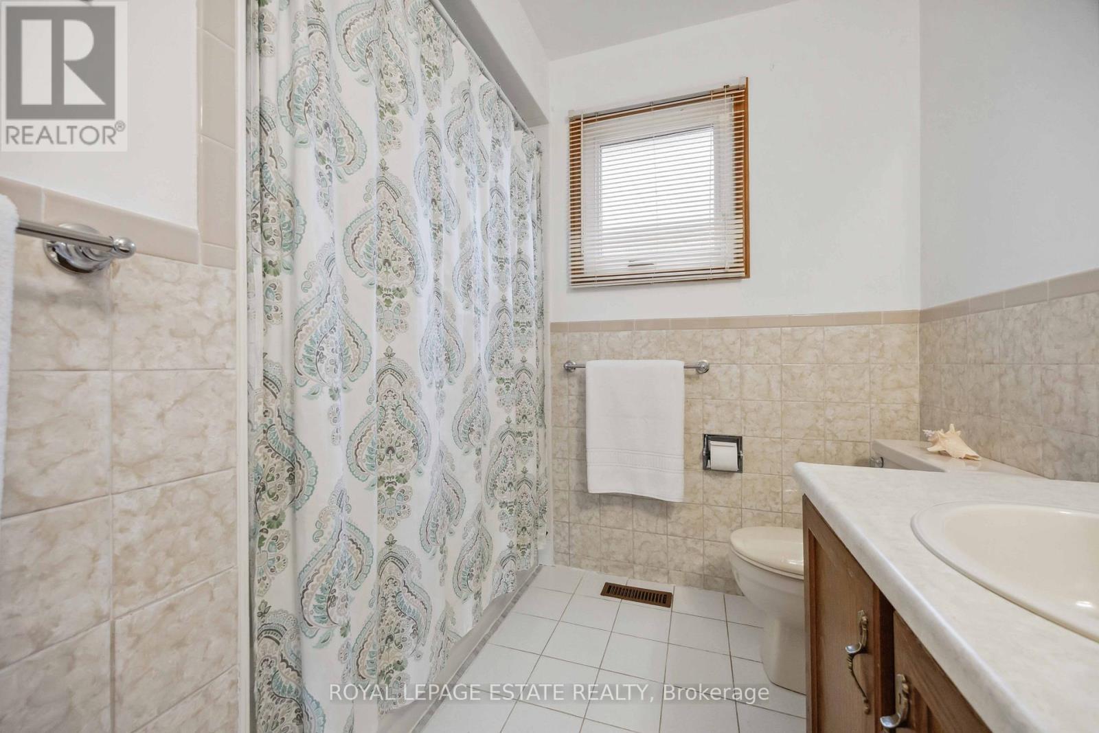 












124 GLEN SHIELDS AVENUE

,
Vaughan,




Ontario
L4K1T6

