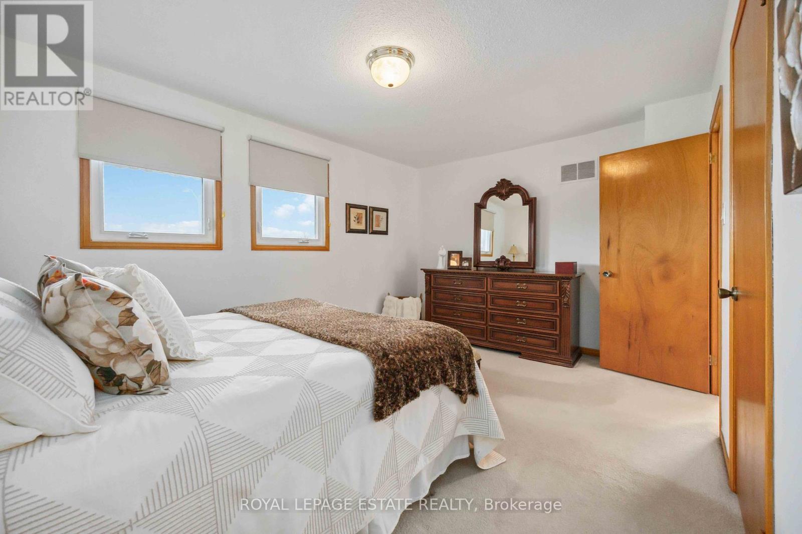 












124 GLEN SHIELDS AVENUE

,
Vaughan,




Ontario
L4K1T6

