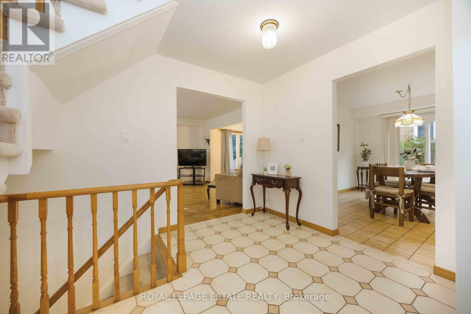 












124 GLEN SHIELDS AVENUE

,
Vaughan,




Ontario
L4K1T6


