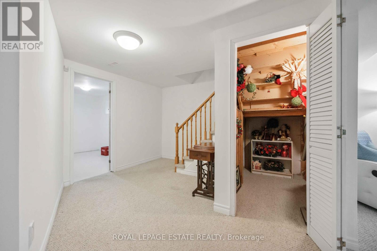 












124 GLEN SHIELDS AVENUE

,
Vaughan,




Ontario
L4K1T6

