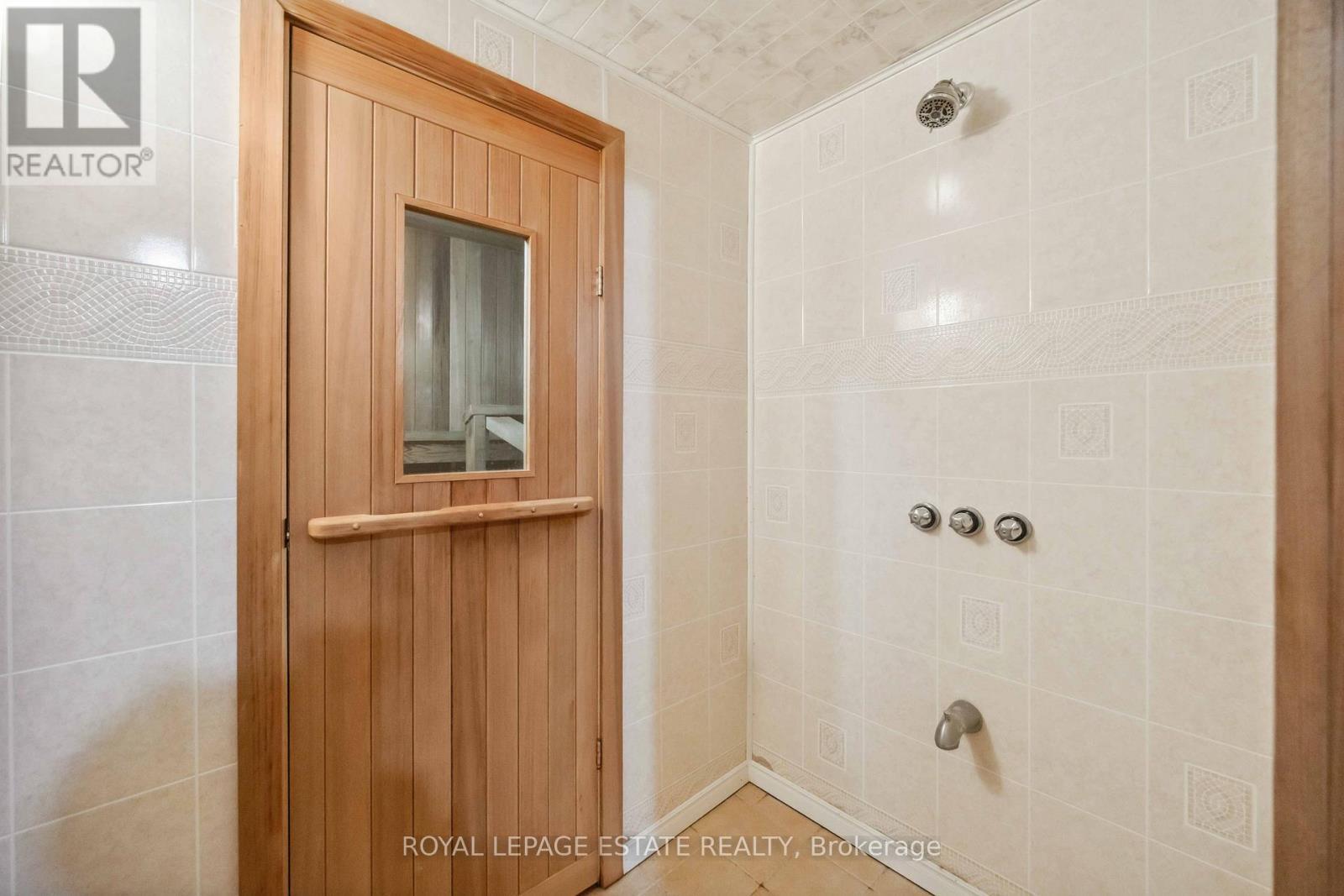 












124 GLEN SHIELDS AVENUE

,
Vaughan,




Ontario
L4K1T6

