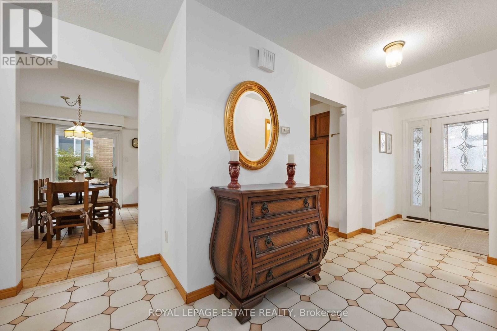 












124 GLEN SHIELDS AVENUE

,
Vaughan,




Ontario
L4K1T6

