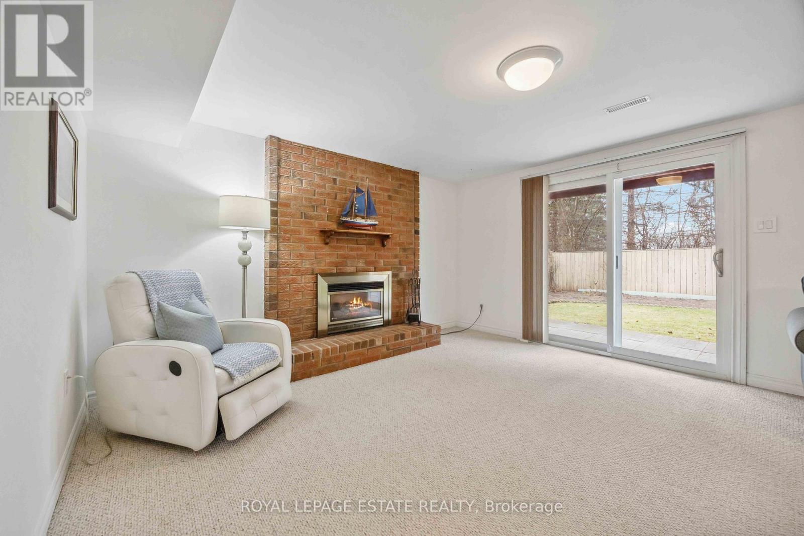 












124 GLEN SHIELDS AVENUE

,
Vaughan,




Ontario
L4K1T6

