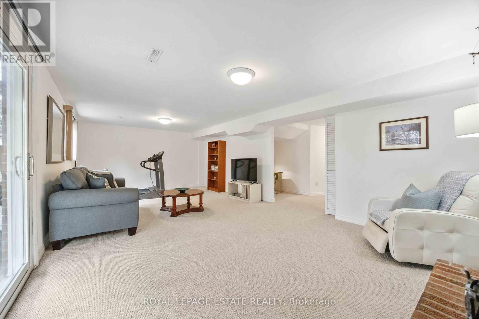 












124 GLEN SHIELDS AVENUE

,
Vaughan,




Ontario
L4K1T6

