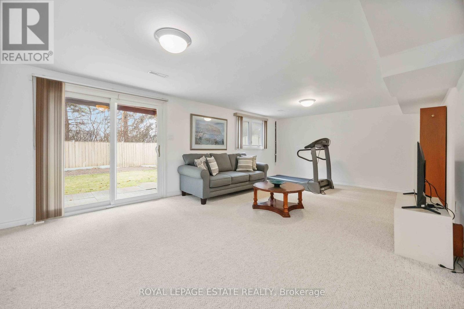 












124 GLEN SHIELDS AVENUE

,
Vaughan,




Ontario
L4K1T6

