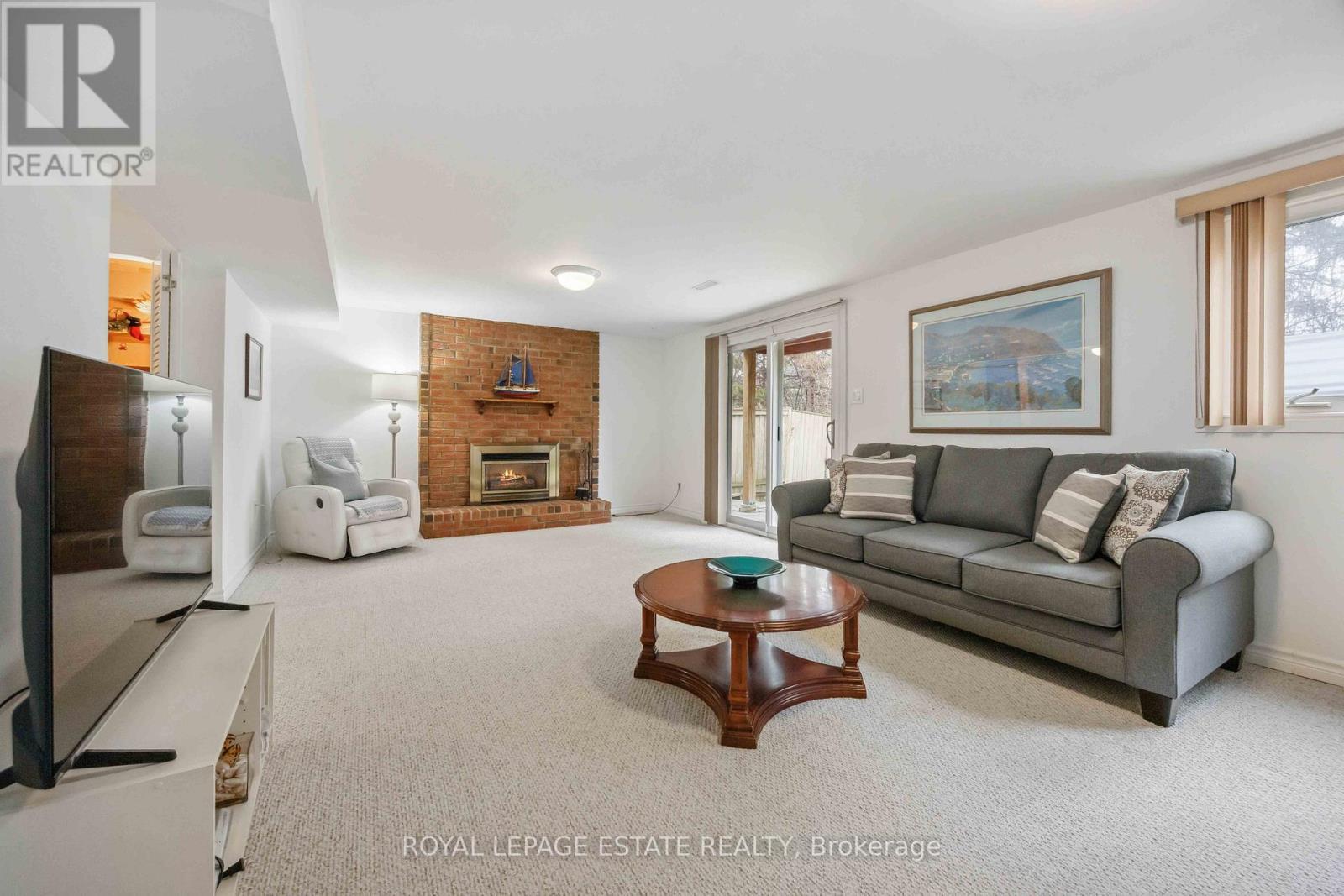 












124 GLEN SHIELDS AVENUE

,
Vaughan,




Ontario
L4K1T6

