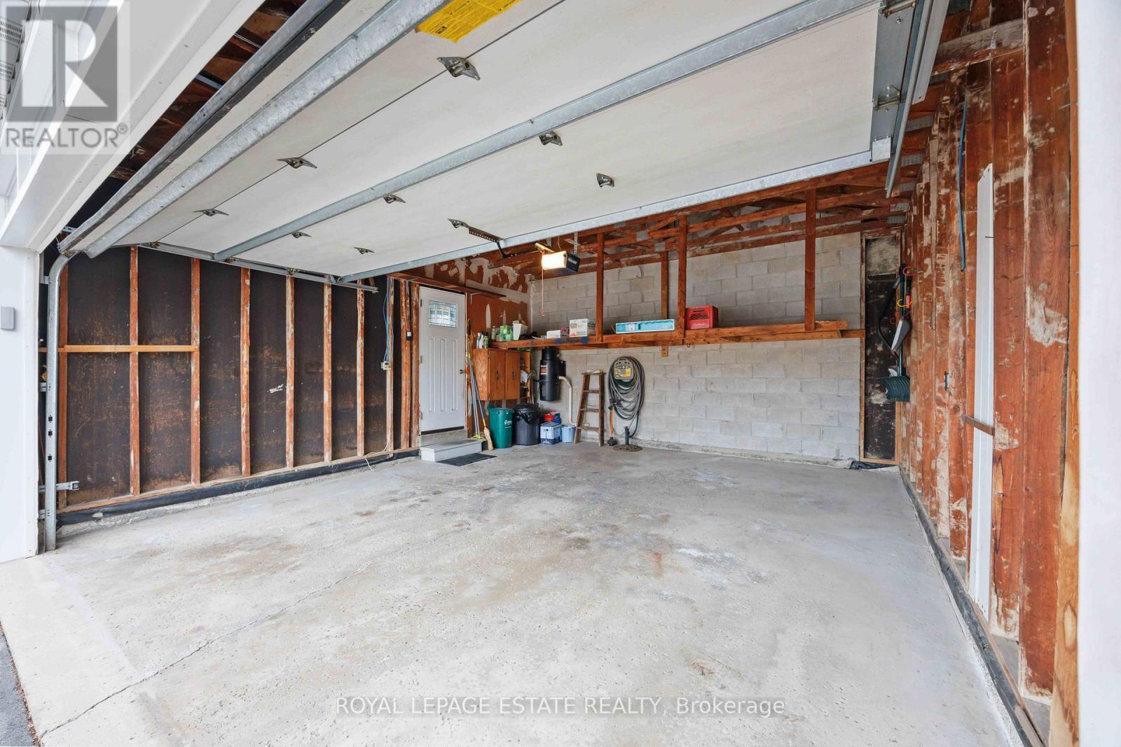 












124 GLEN SHIELDS AVENUE

,
Vaughan,




Ontario
L4K1T6

