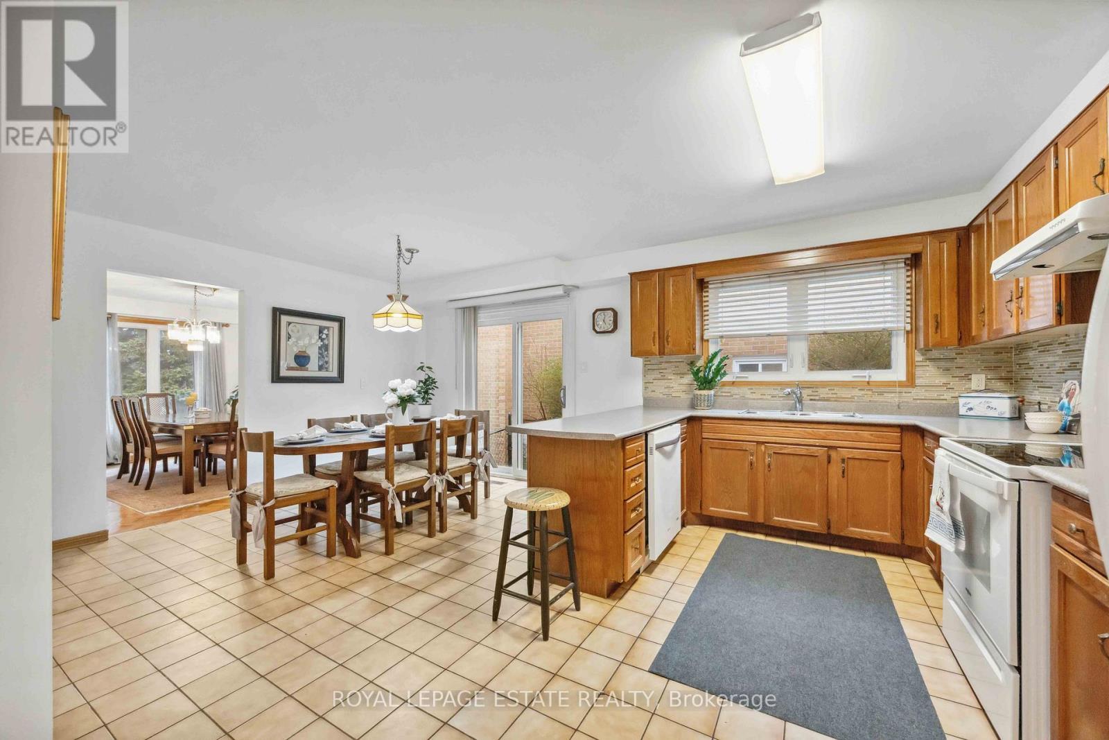 












124 GLEN SHIELDS AVENUE

,
Vaughan,




Ontario
L4K1T6

