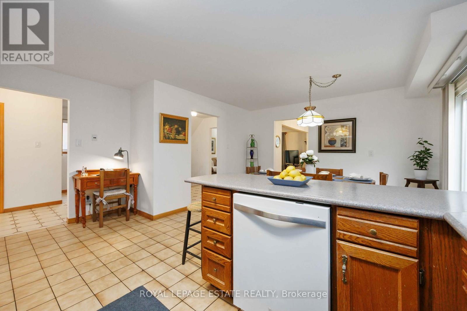 












124 GLEN SHIELDS AVENUE

,
Vaughan,




Ontario
L4K1T6

