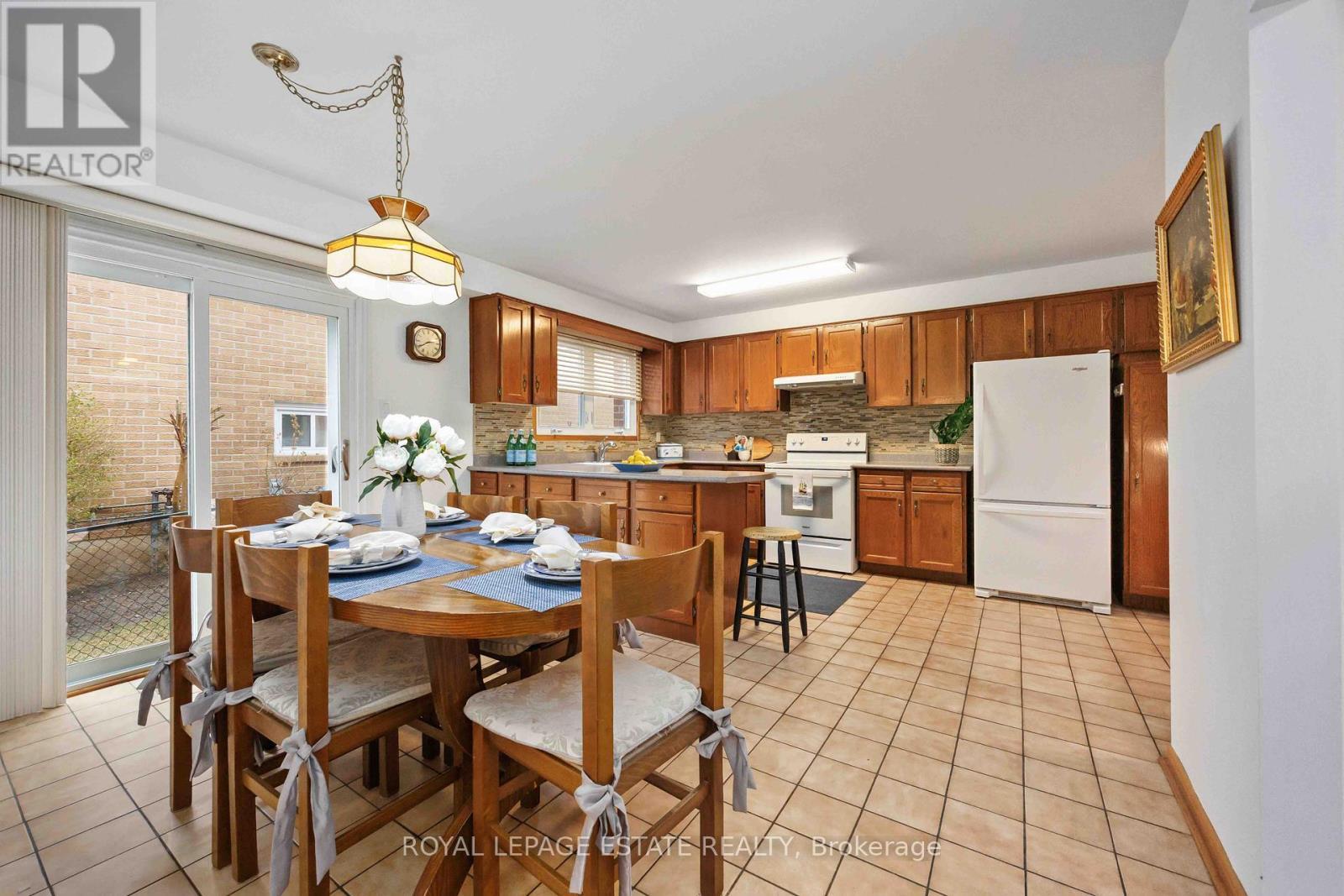 












124 GLEN SHIELDS AVENUE

,
Vaughan,




Ontario
L4K1T6

