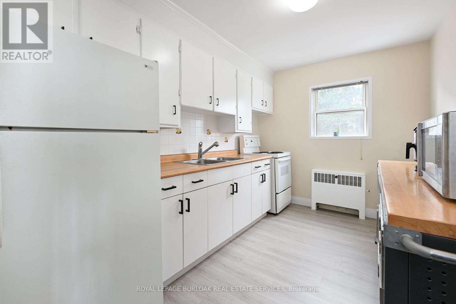 












11 - 2418 NEW STREET

,
Burlington,




Ontario
L7R1J6

