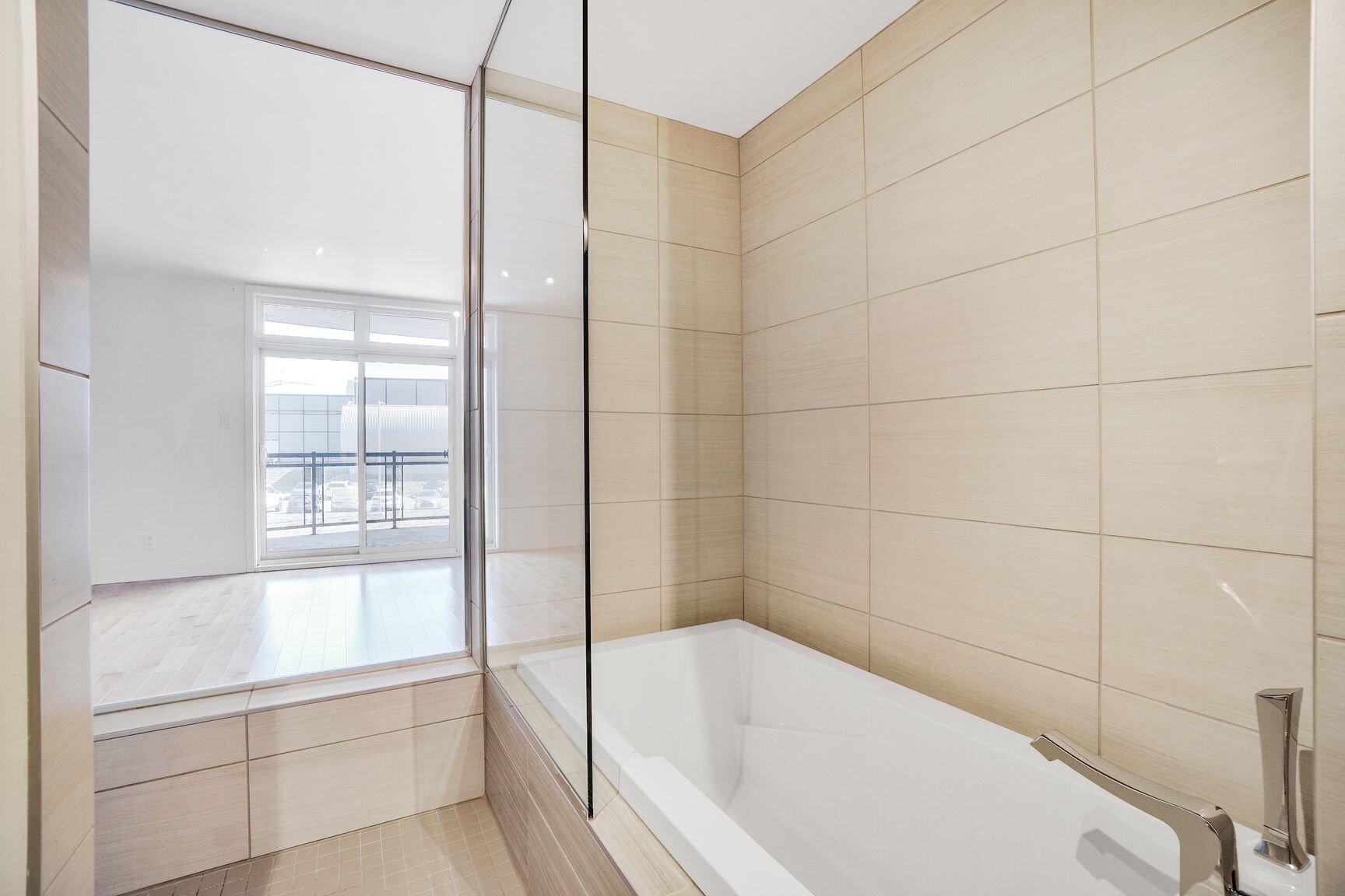 









2160


Av. Terry-Fox

, 216,
Laval (Chomedey),




QC
H7T3B7

