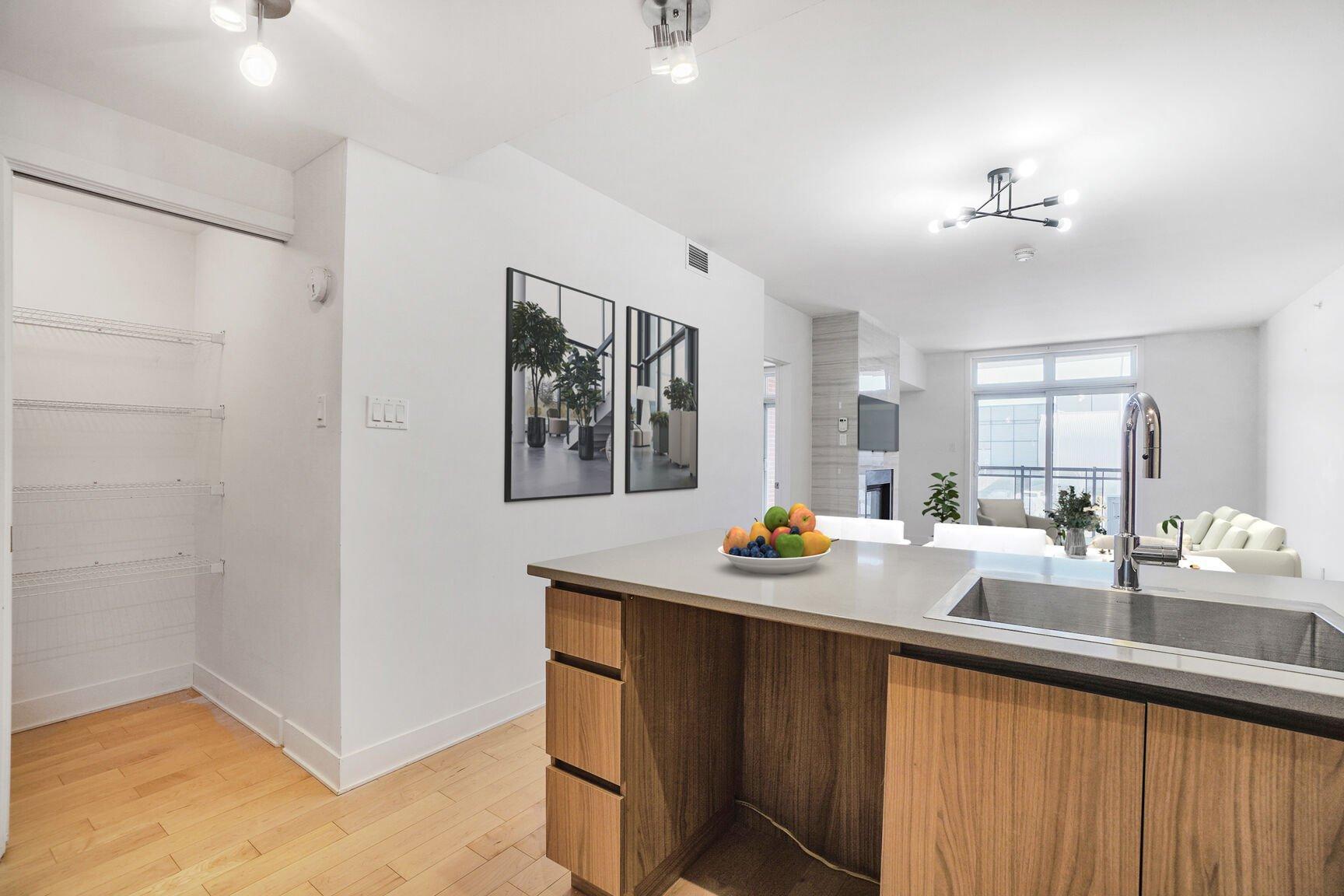 









2160


Av. Terry-Fox

, 216,
Laval (Chomedey),




QC
H7T3B7

