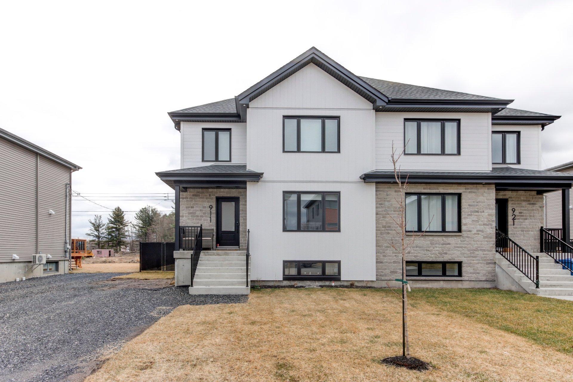 









911


Rue du Ruisseau

,
Farnham,




QC
J2N0T2

