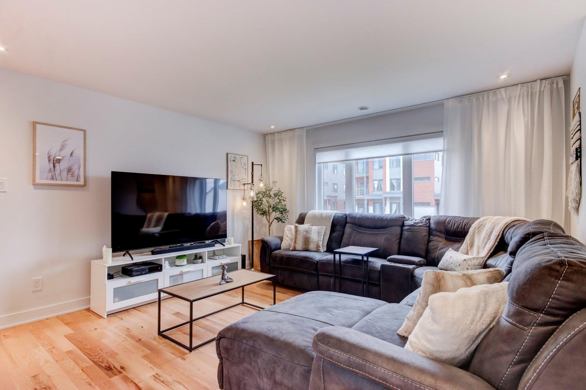 









911


Rue du Ruisseau

,
Farnham,




QC
J2N0T2

