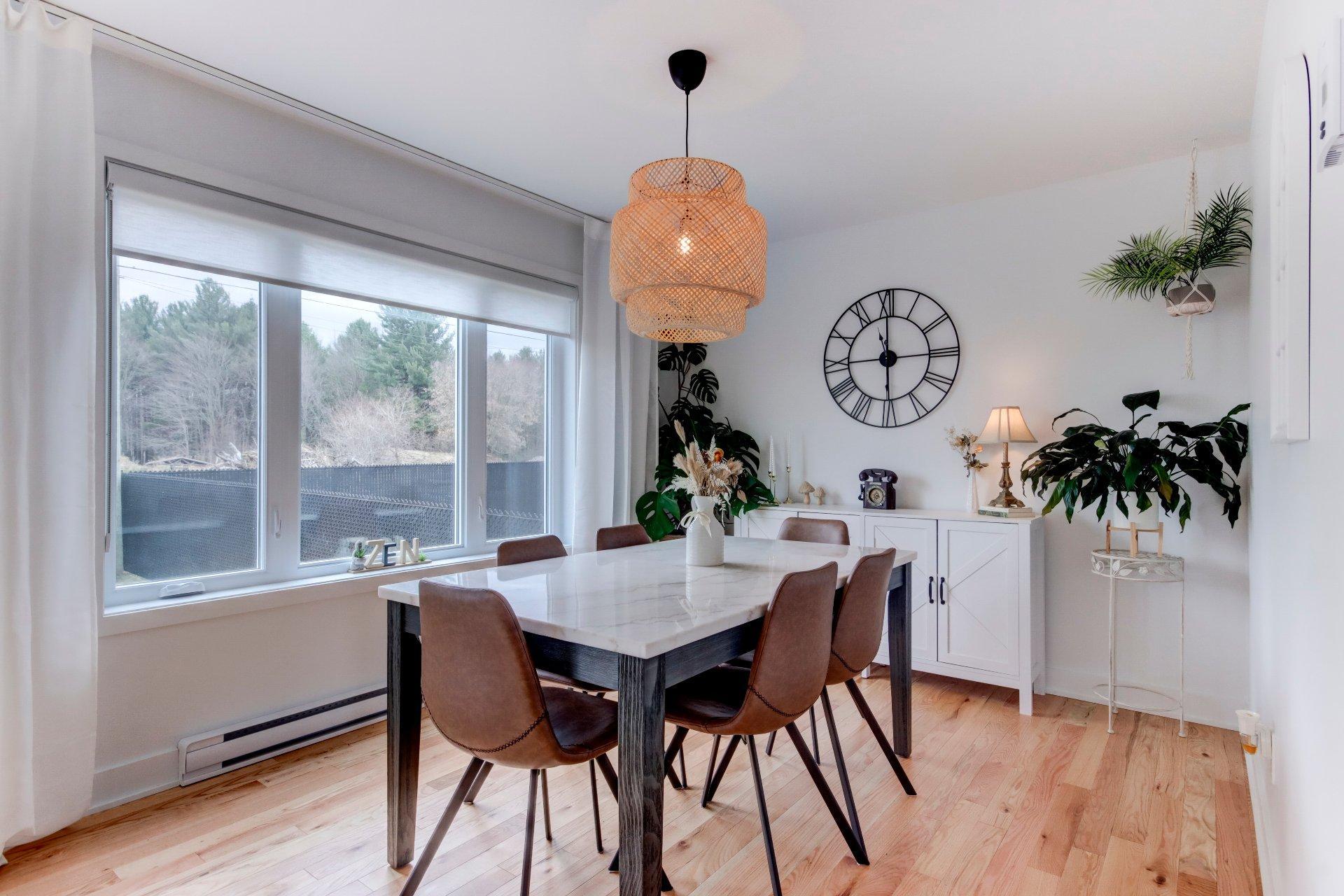 









911


Rue du Ruisseau

,
Farnham,




QC
J2N0T2

