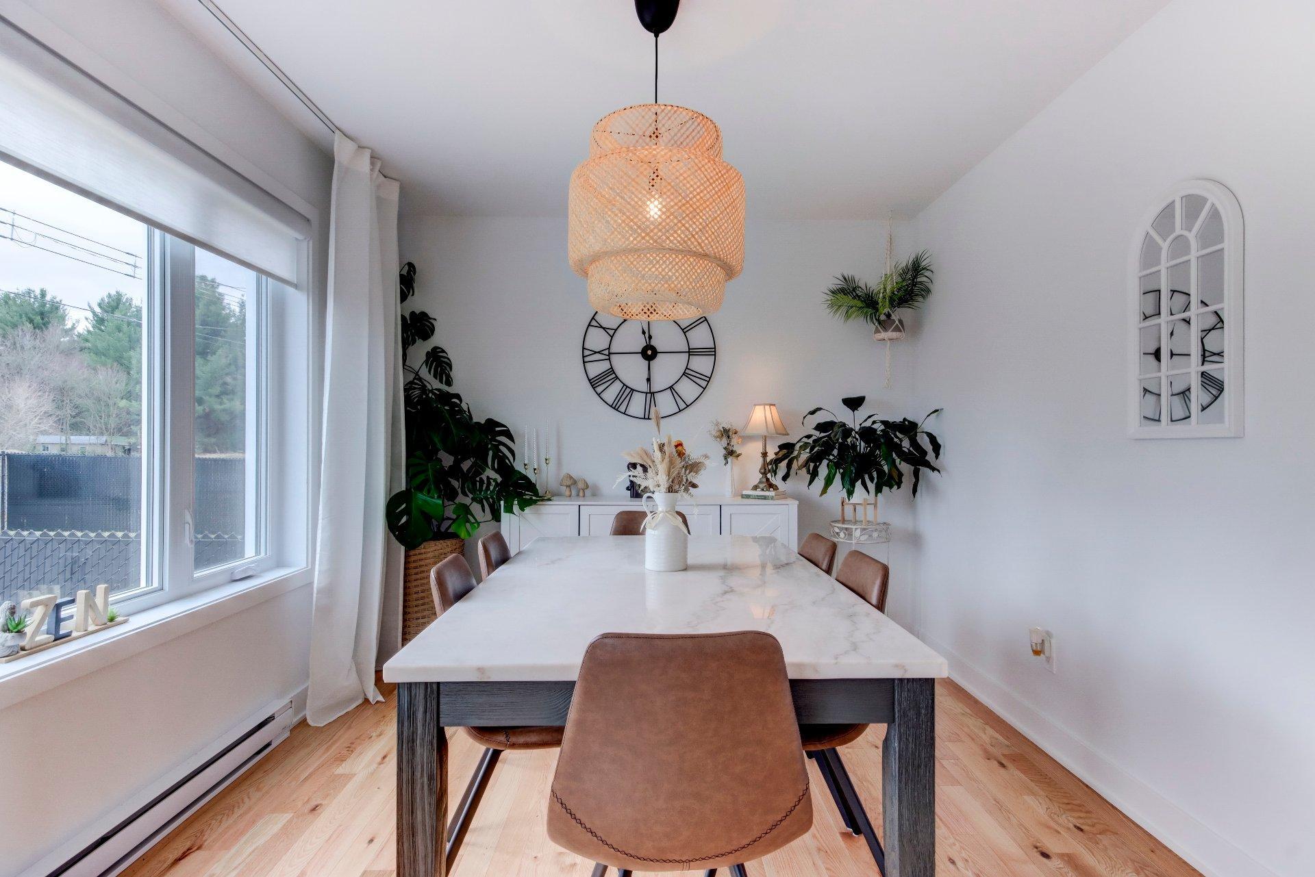 









911


Rue du Ruisseau

,
Farnham,




QC
J2N0T2

