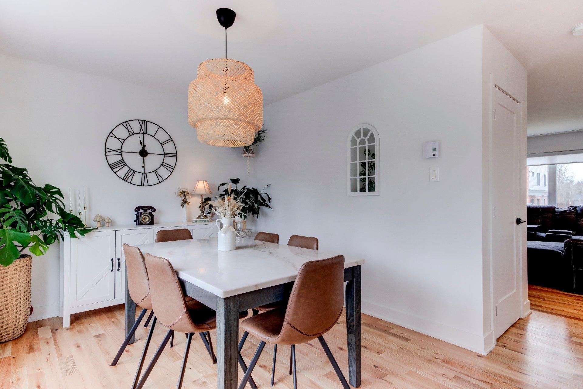 









911


Rue du Ruisseau

,
Farnham,




QC
J2N0T2

