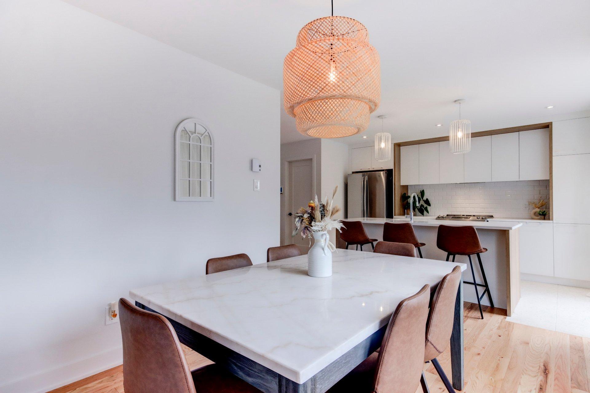 









911


Rue du Ruisseau

,
Farnham,




QC
J2N0T2

