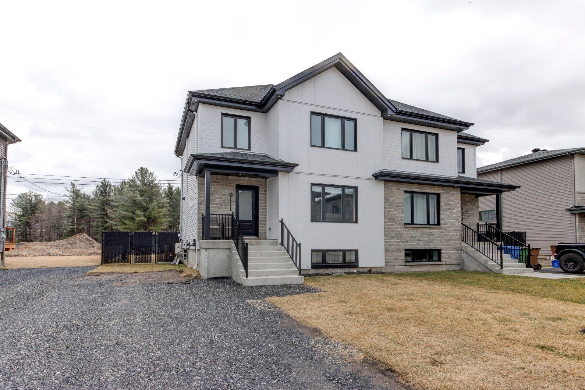 









911


Rue du Ruisseau

,
Farnham,




QC
J2N0T2


