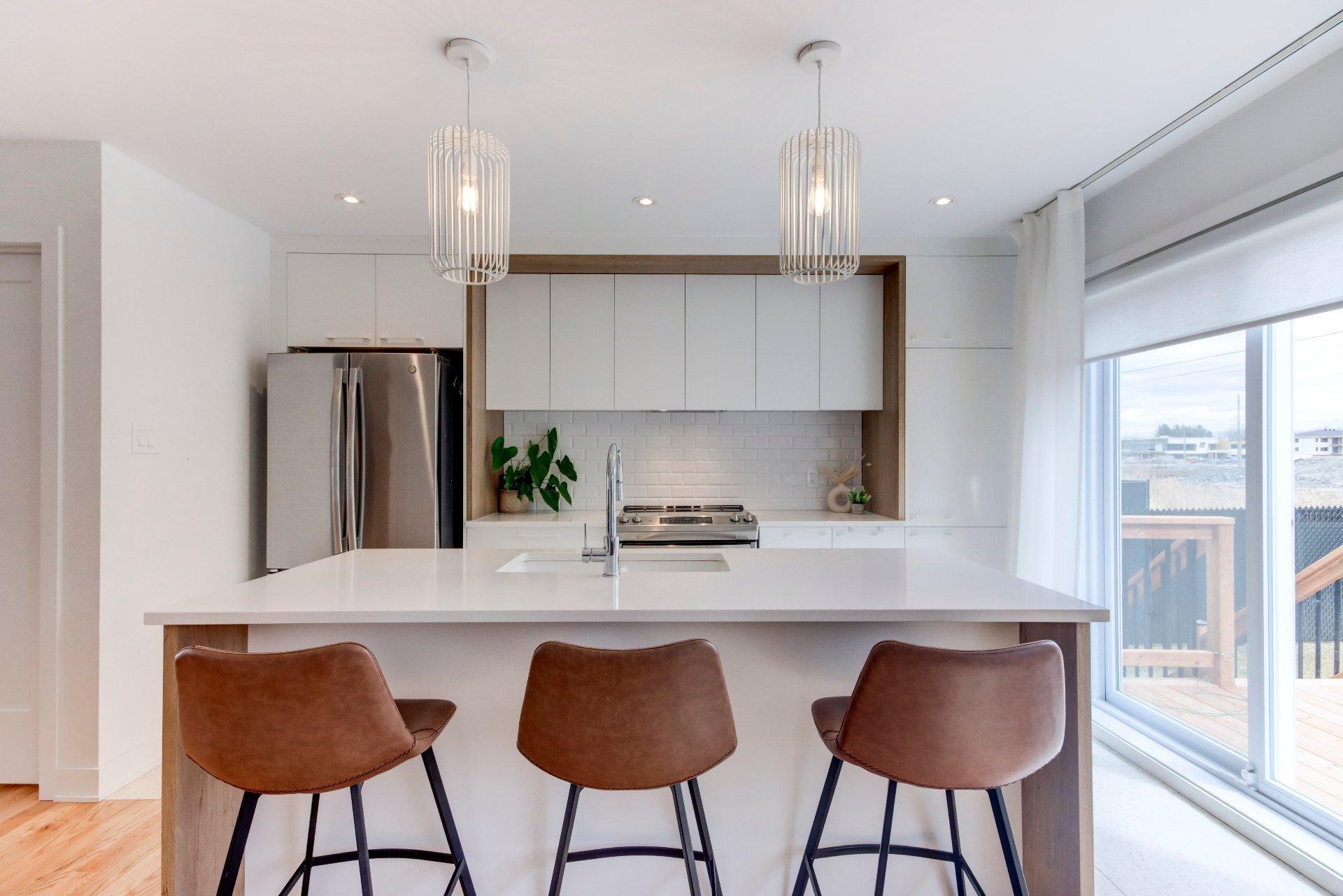 









911


Rue du Ruisseau

,
Farnham,




QC
J2N0T2

