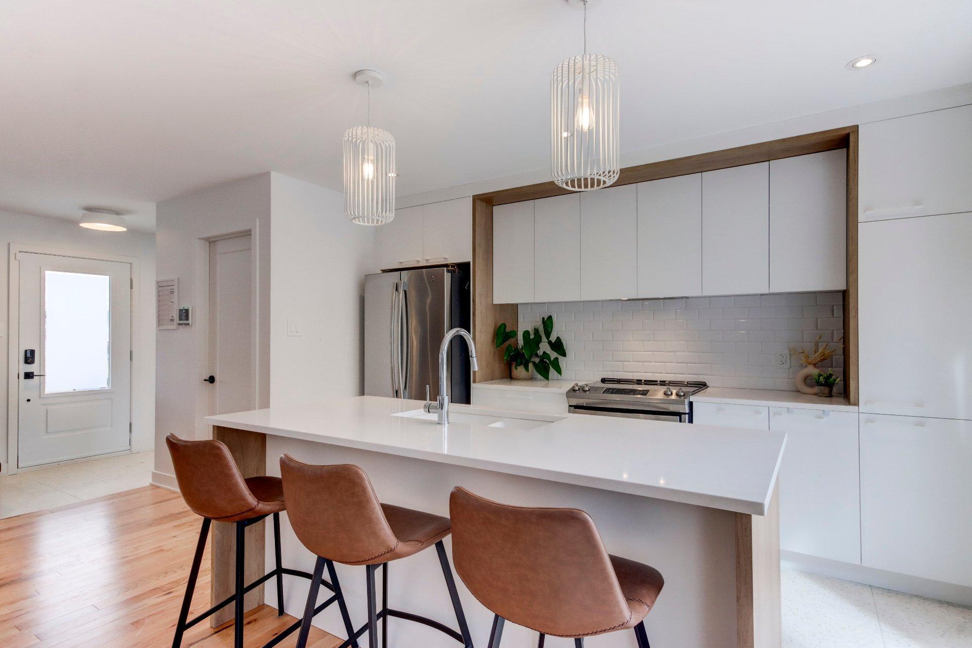 









911


Rue du Ruisseau

,
Farnham,




QC
J2N0T2

