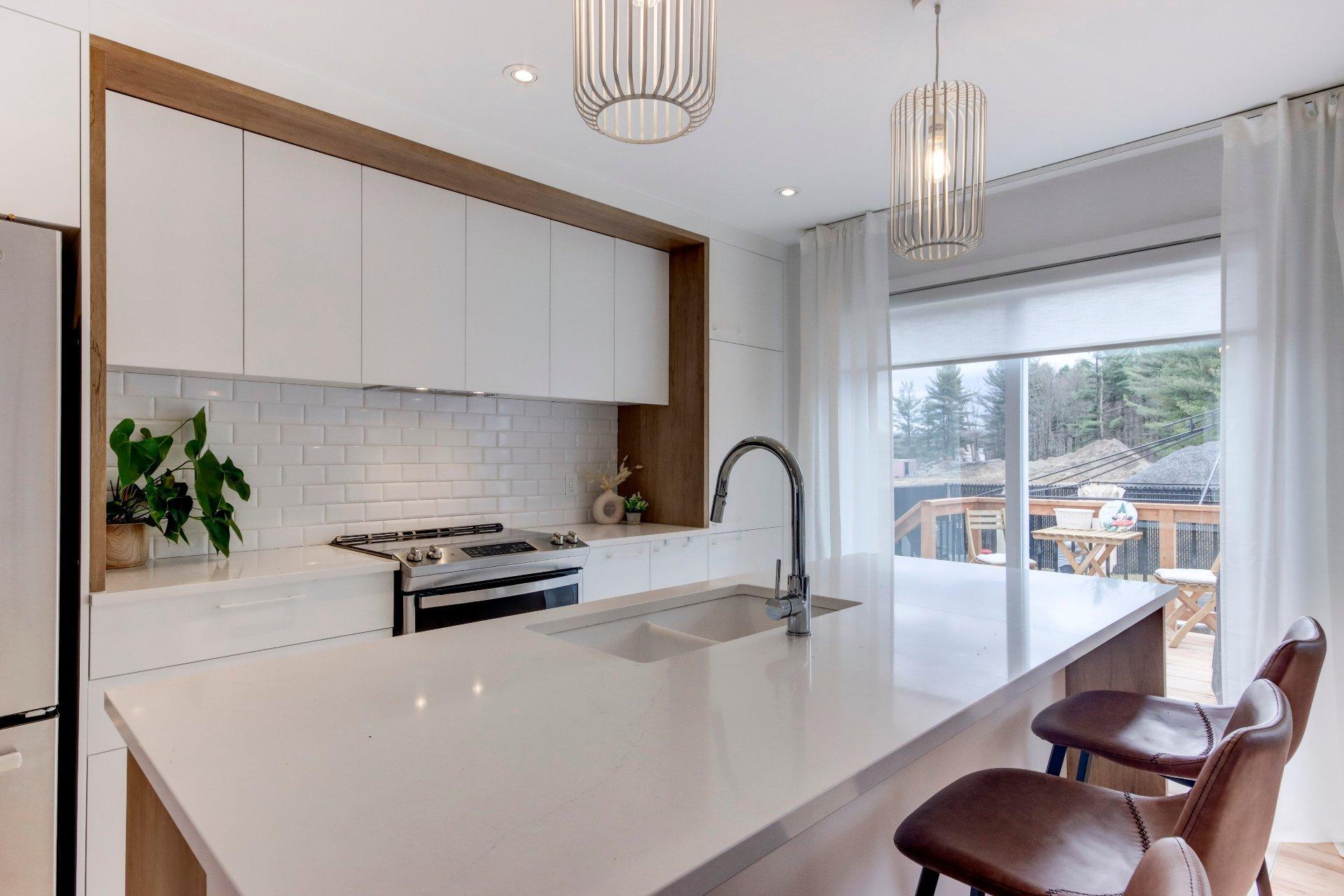 









911


Rue du Ruisseau

,
Farnham,




QC
J2N0T2

