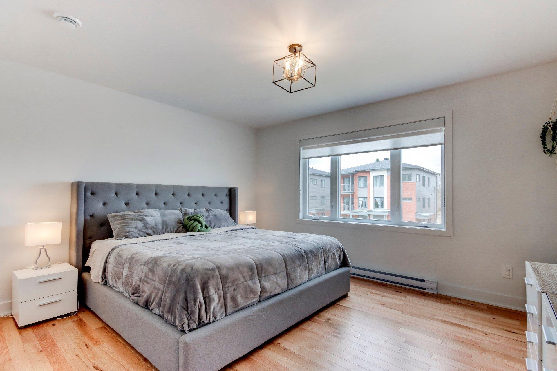 









911


Rue du Ruisseau

,
Farnham,




QC
J2N0T2

