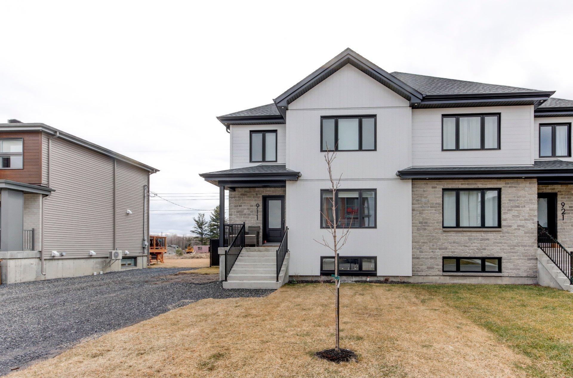 









911


Rue du Ruisseau

,
Farnham,




QC
J2N0T2


