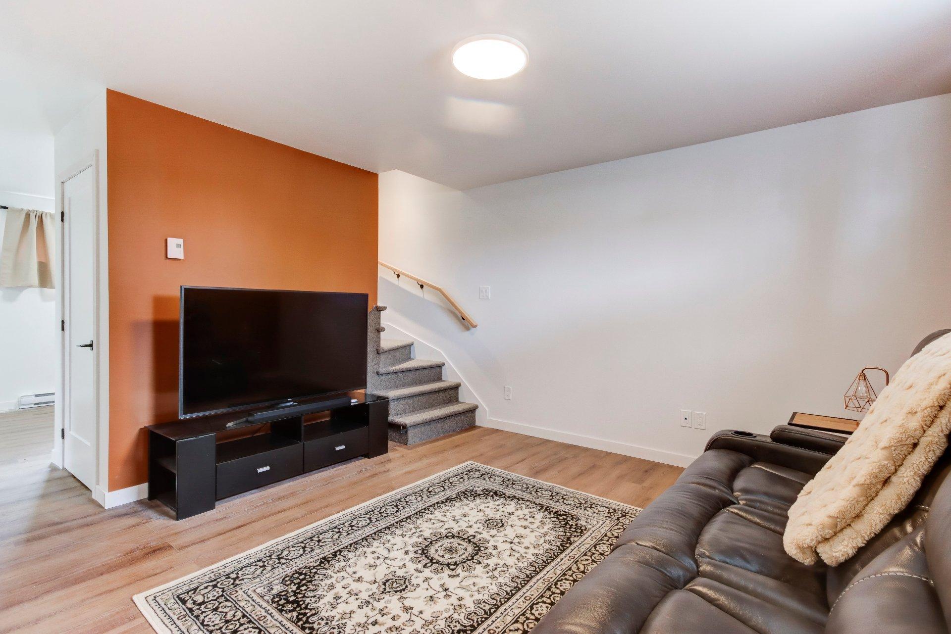 









911


Rue du Ruisseau

,
Farnham,




QC
J2N0T2

