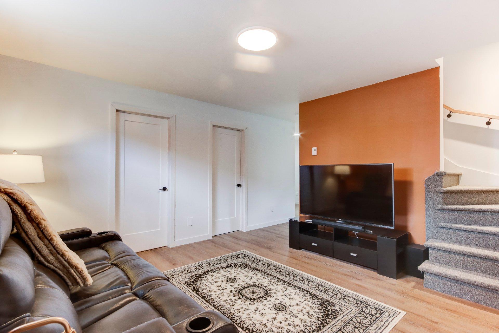 









911


Rue du Ruisseau

,
Farnham,




QC
J2N0T2

