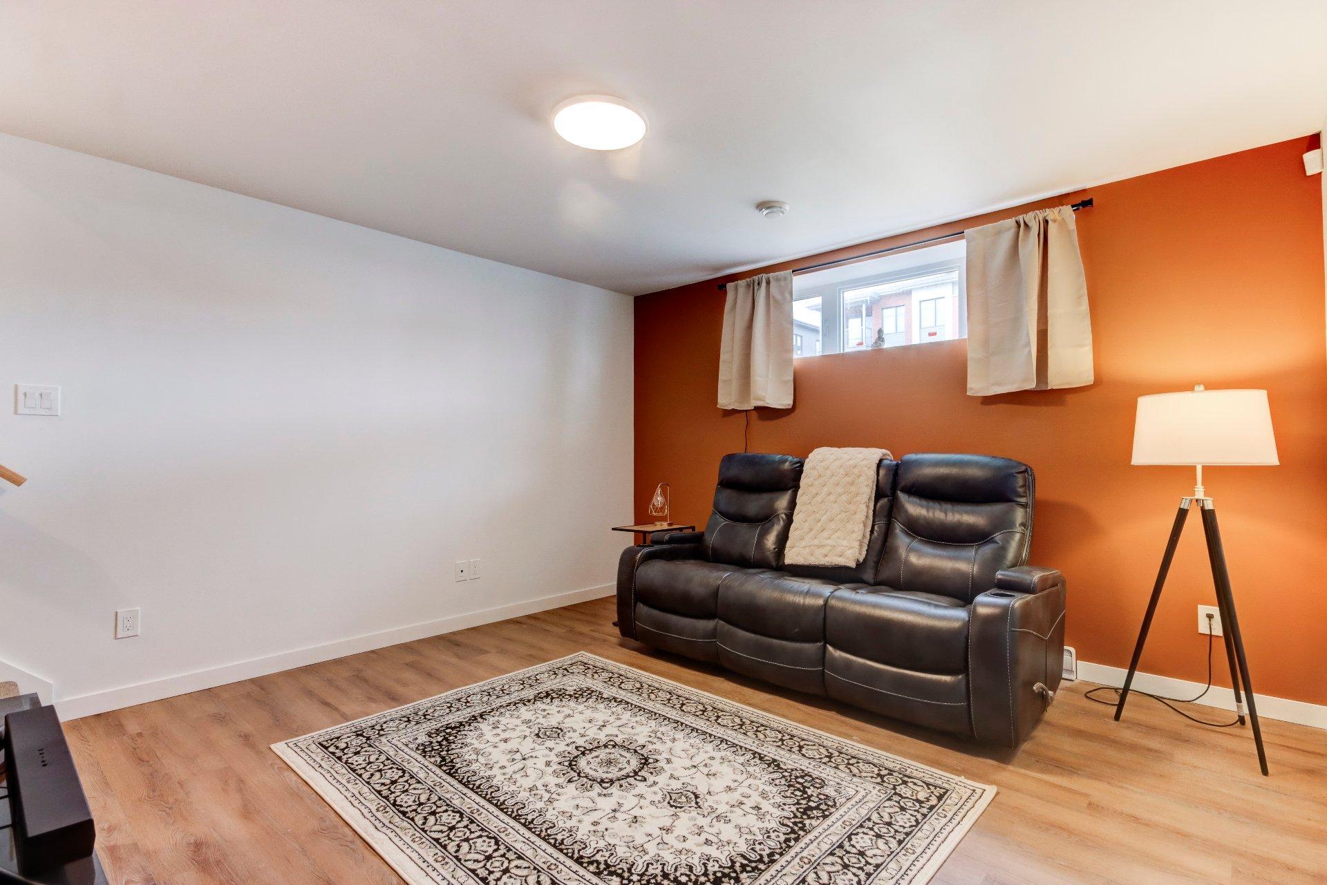 









911


Rue du Ruisseau

,
Farnham,




QC
J2N0T2

