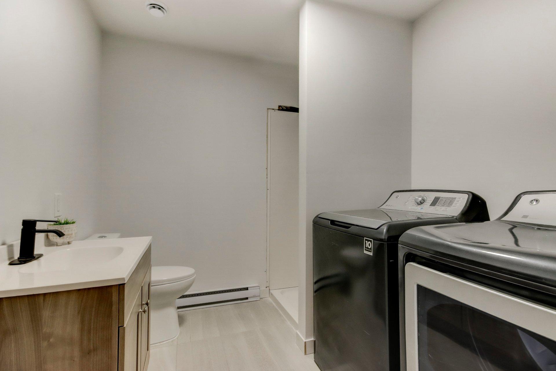 









911


Rue du Ruisseau

,
Farnham,




QC
J2N0T2

