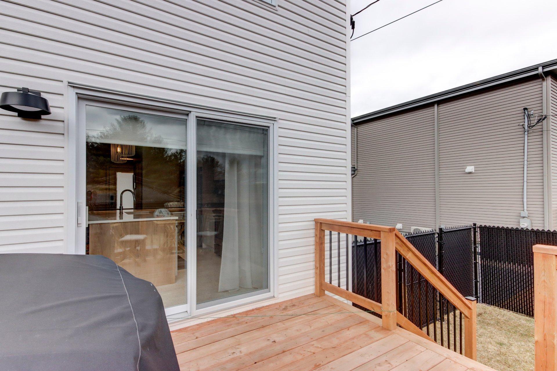 









911


Rue du Ruisseau

,
Farnham,




QC
J2N0T2

