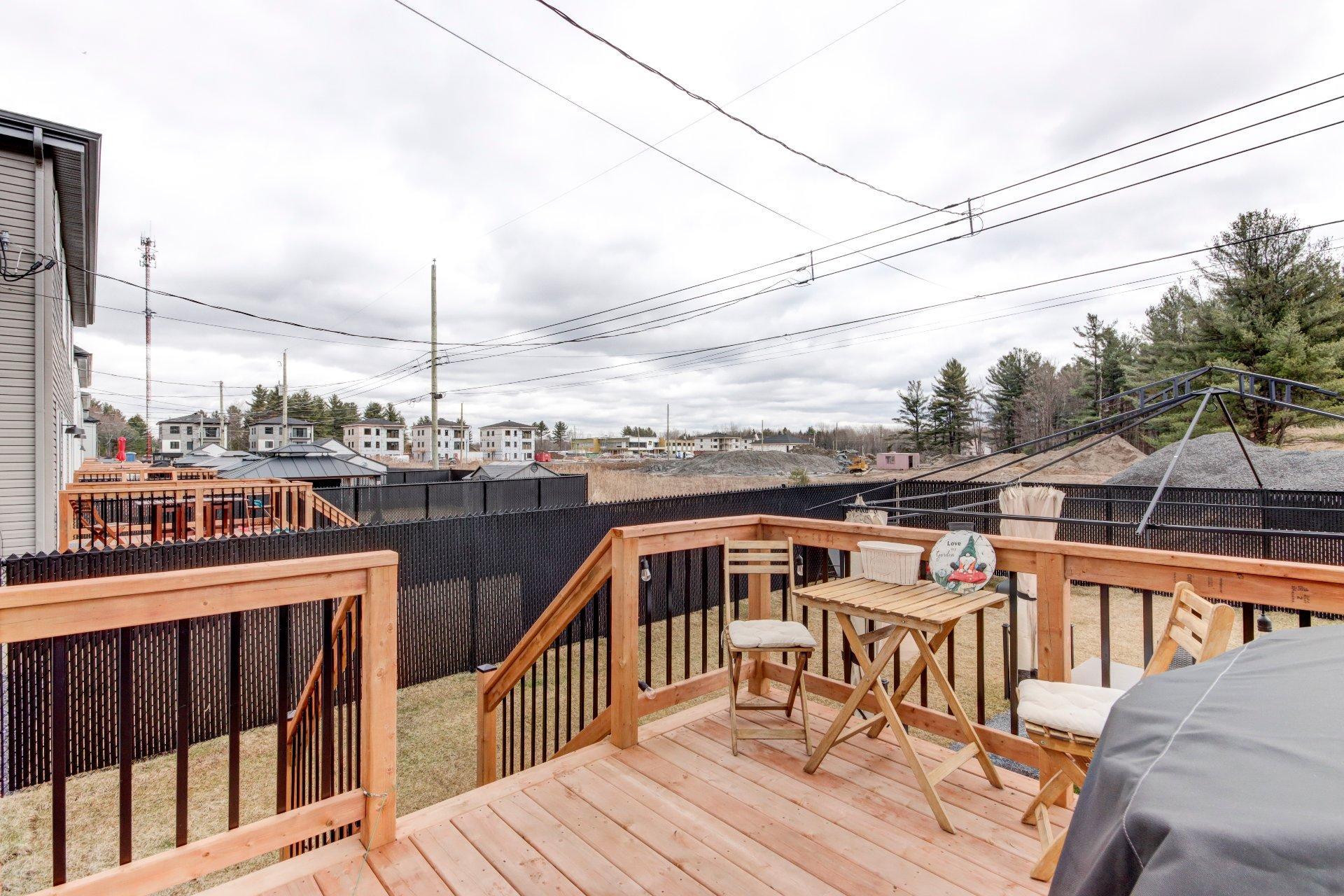 









911


Rue du Ruisseau

,
Farnham,




QC
J2N0T2

