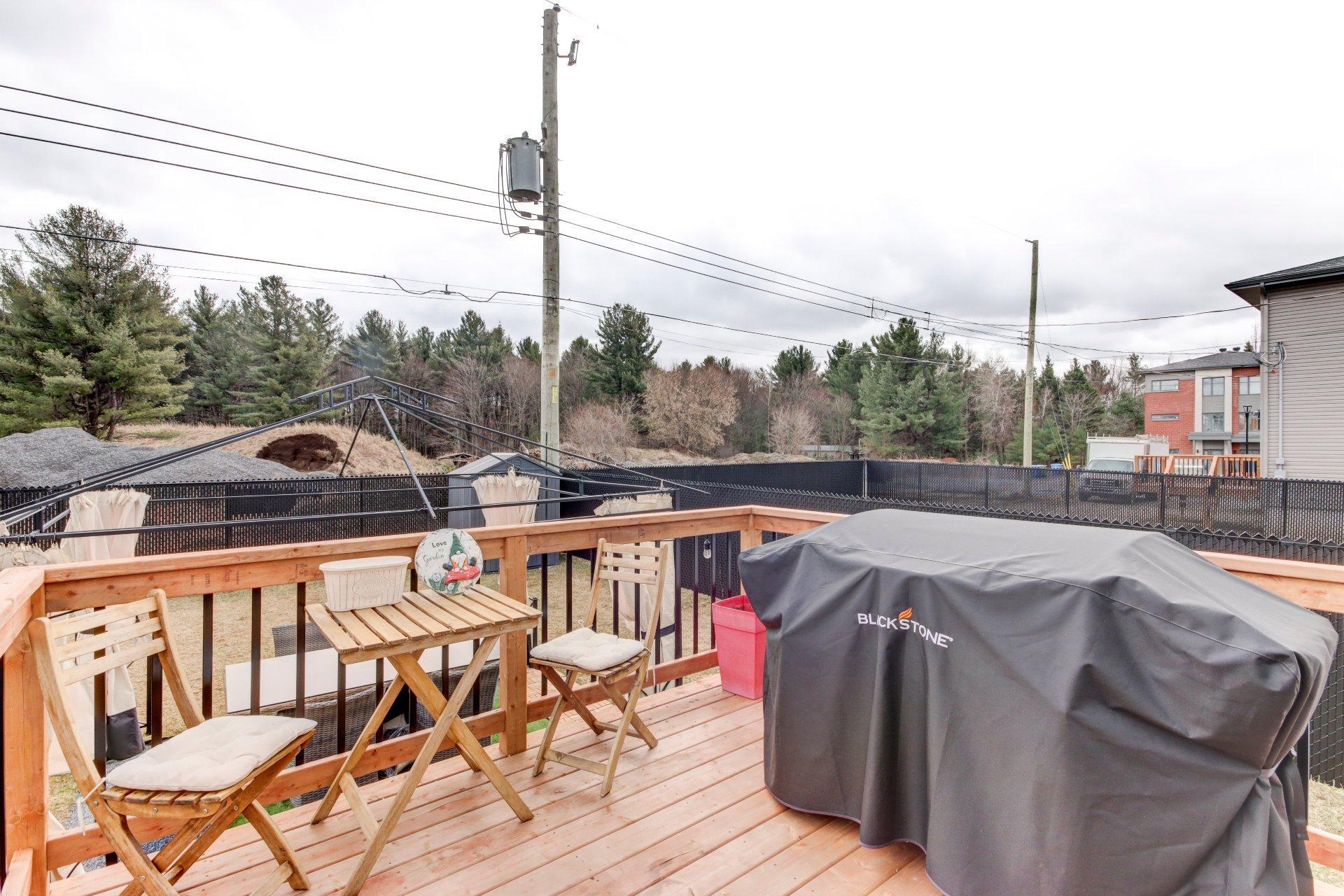 









911


Rue du Ruisseau

,
Farnham,




QC
J2N0T2


