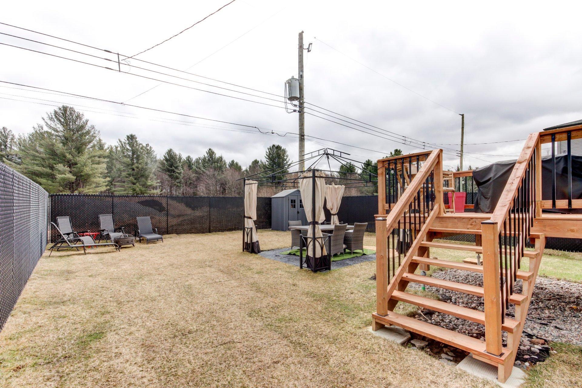 









911


Rue du Ruisseau

,
Farnham,




QC
J2N0T2

