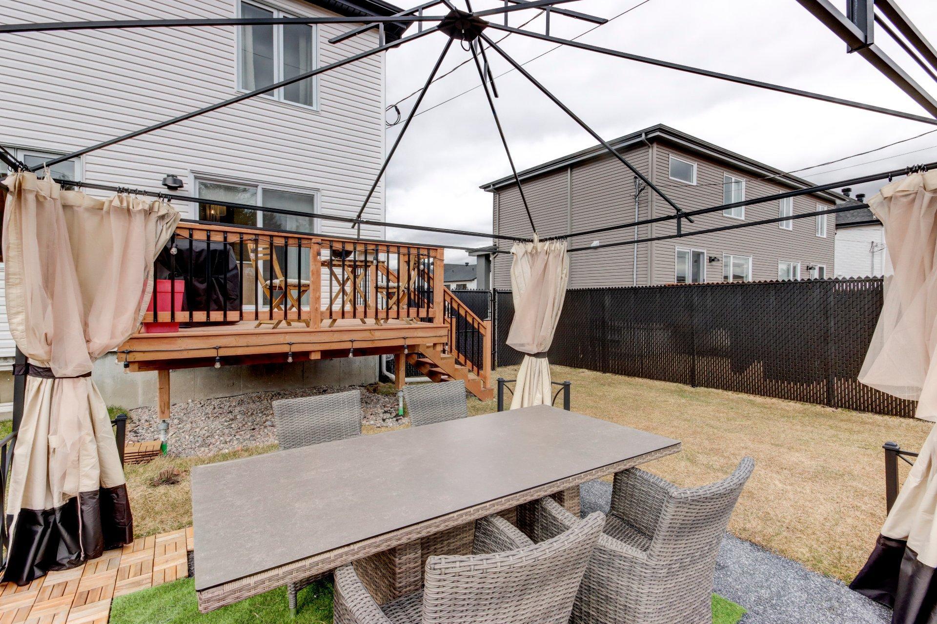 









911


Rue du Ruisseau

,
Farnham,




QC
J2N0T2

