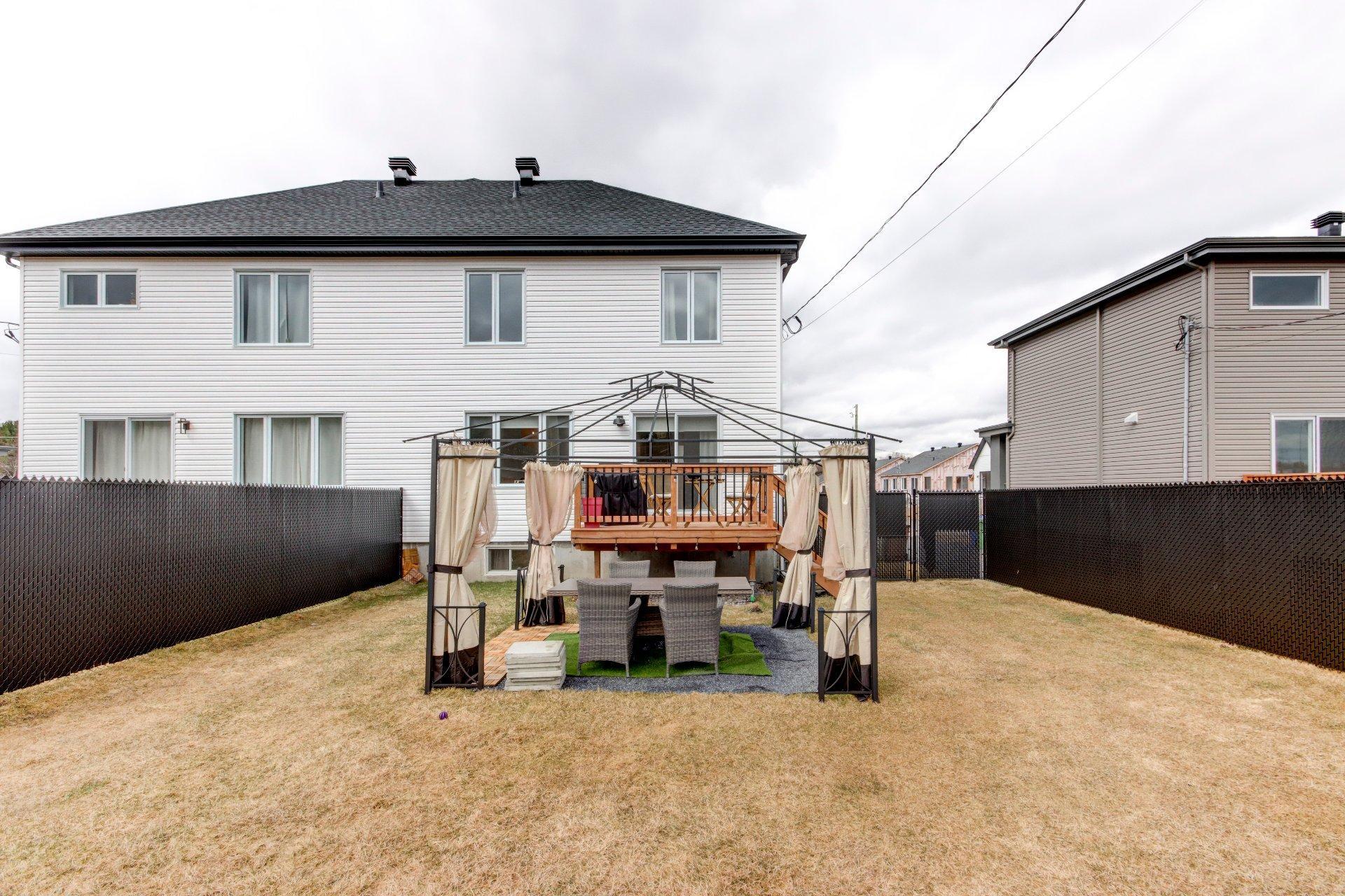 









911


Rue du Ruisseau

,
Farnham,




QC
J2N0T2

