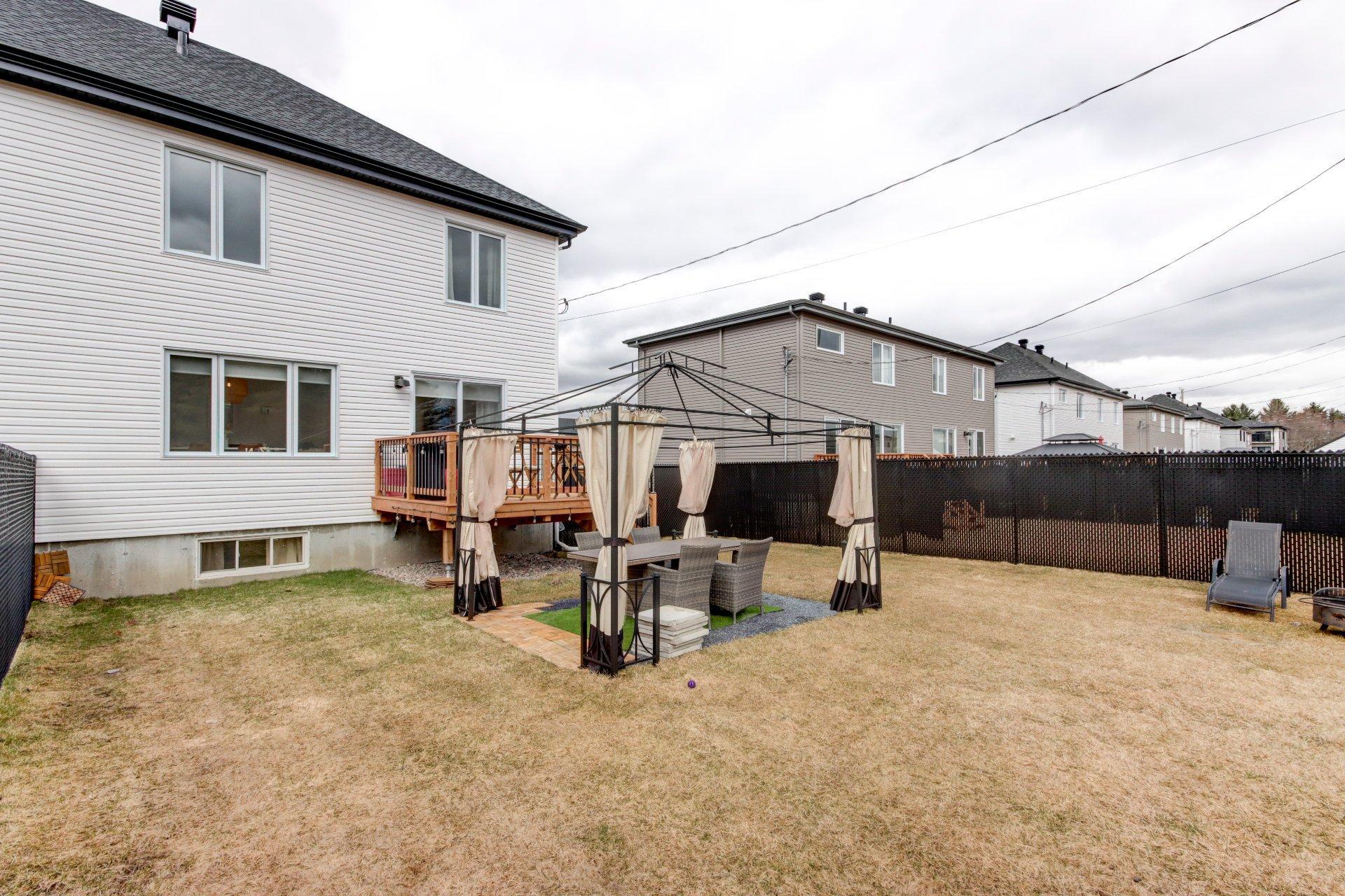 









911


Rue du Ruisseau

,
Farnham,




QC
J2N0T2

