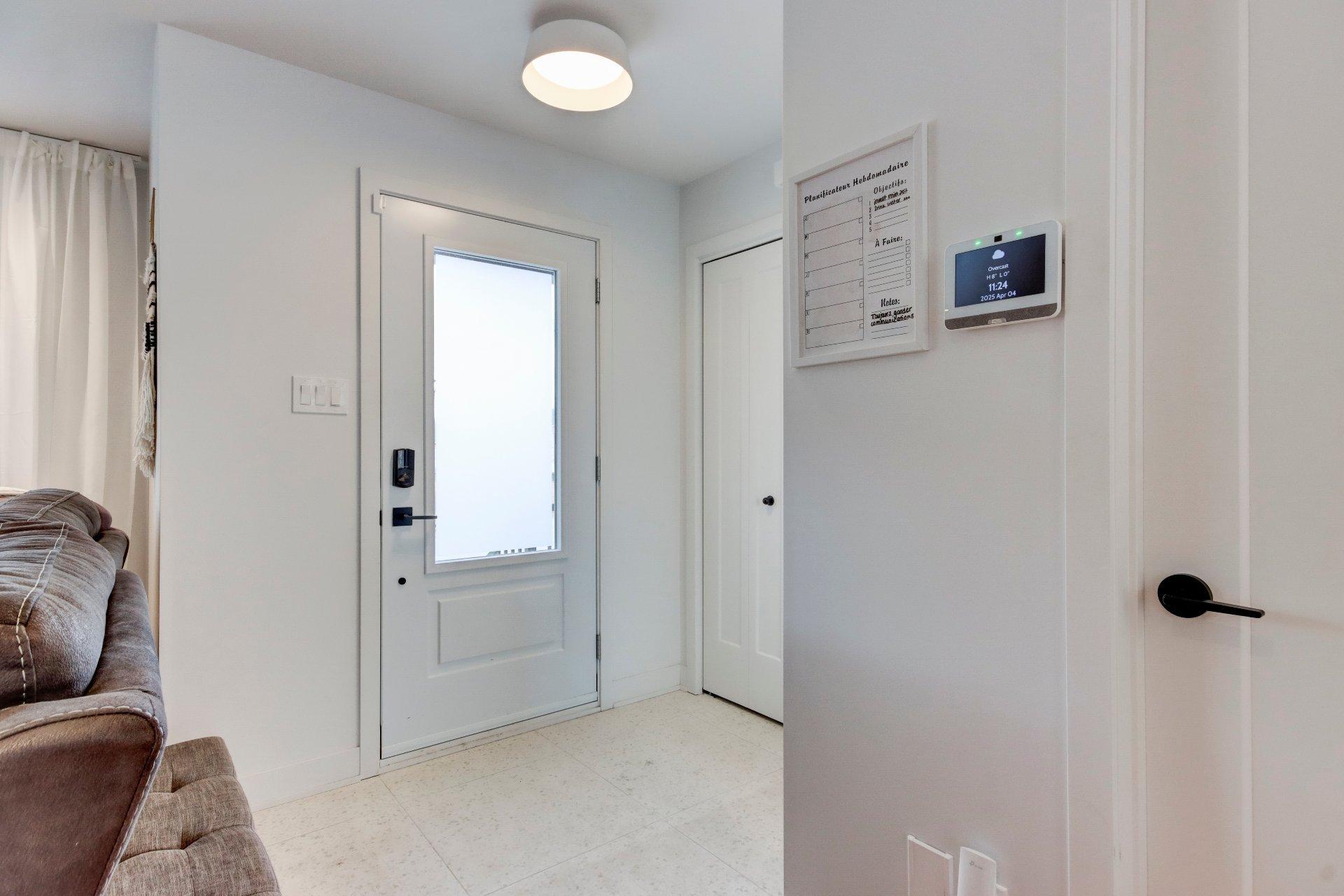 









911


Rue du Ruisseau

,
Farnham,




QC
J2N0T2

