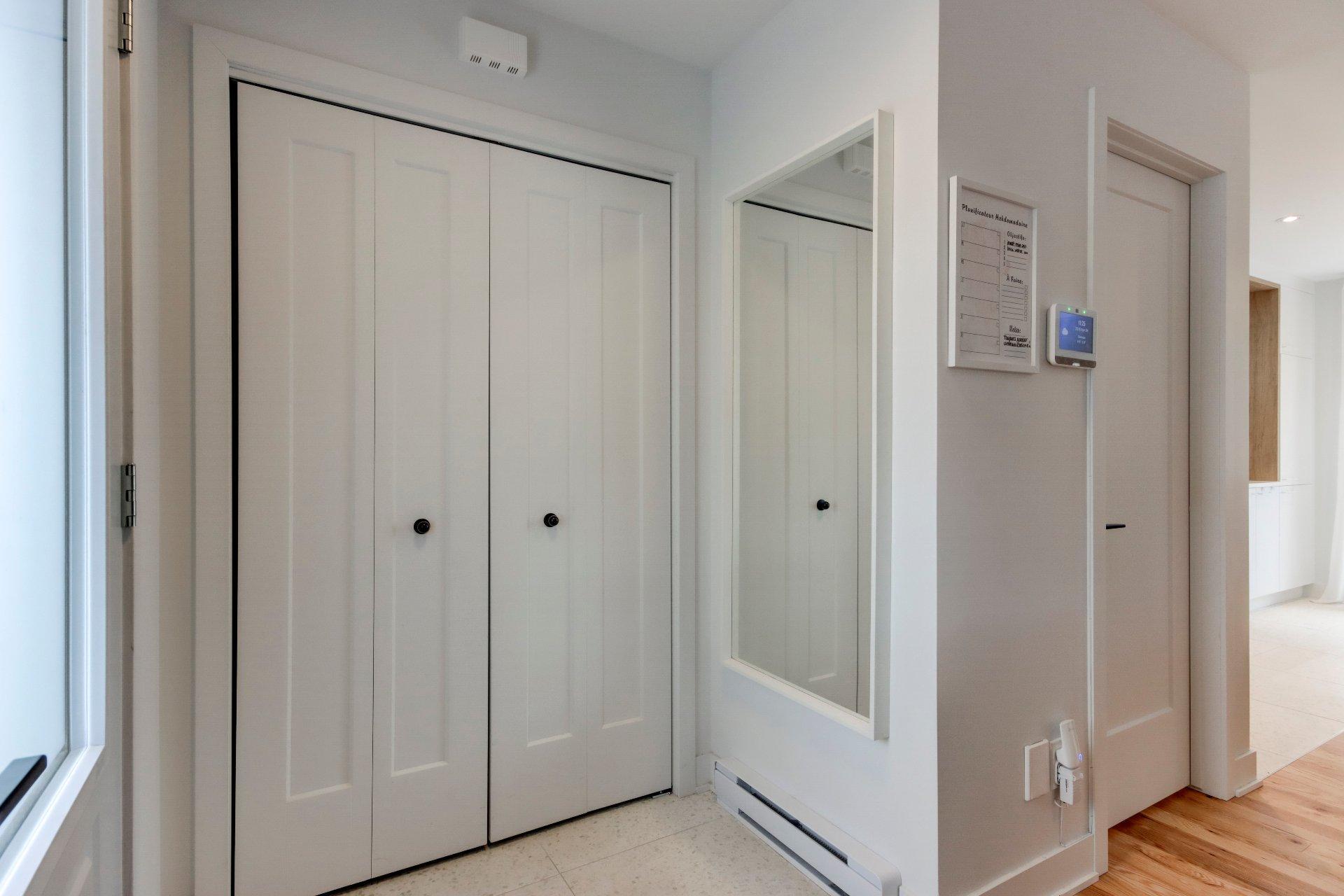 









911


Rue du Ruisseau

,
Farnham,




QC
J2N0T2

